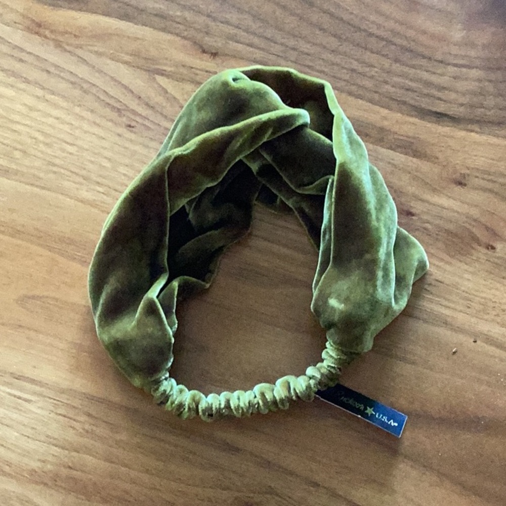 NWT Hair accessories.